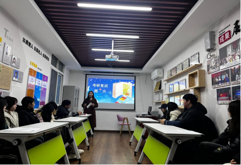 藝術(shù)追夢，從容應(yīng)“試”——藝術(shù)學(xué)院2025屆考研復(fù)試及調(diào)劑全攻略與心理賦能講座